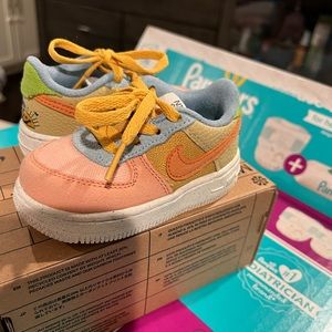 Nike Force 1 LV8 5c
